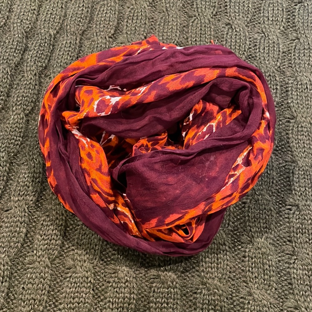 Scarf. Purple and orange leopard print